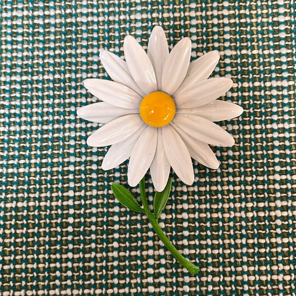 Vintage White and Yellow Enamel Daisy Pin